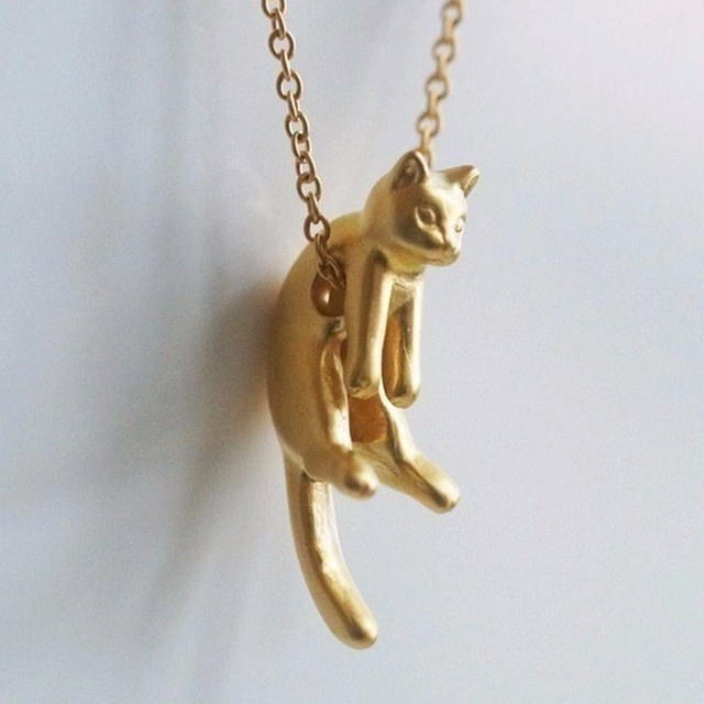 脱力した猫のネックレス